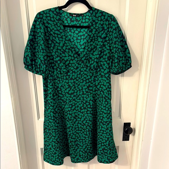 Uniqlo // Green Puff Sleeve V-Neck Sundress - Picture 1 of 6